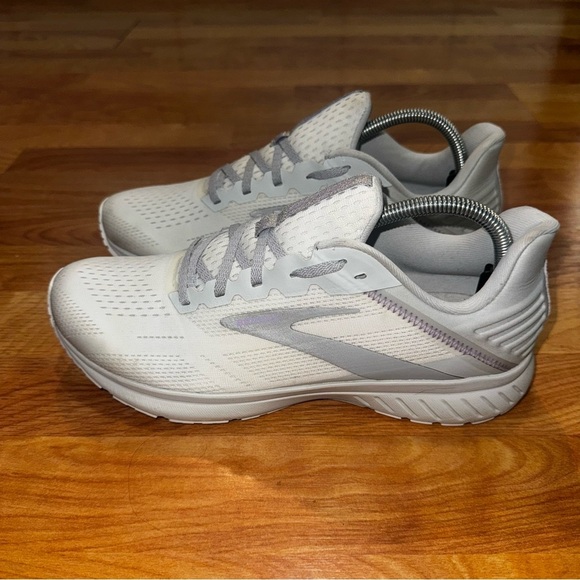 Brooks Anthem 5 Womens Size 11 White Silver Athletic Running Shoes Sneakers - Picture 2 of 9